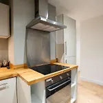 Appartement - Stylish With River Views - Sleeps 8