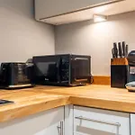 - Stylish With River Views - Sleeps 8