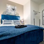 - Stylish With River Views - Sleeps 8 Appartement Leeds (West Yorkshire)