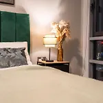 Appartement - Stylish With River Views - Sleeps 8