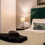 - Stylish With River Views - Sleeps 8 *