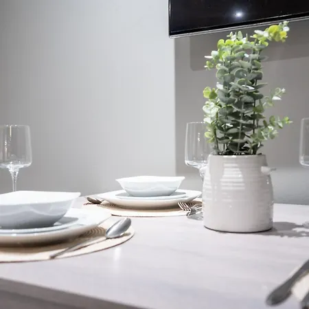 - Stylish With River Views - Sleeps 8 리즈