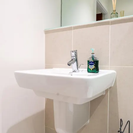 - Stylish With River Views - Sleeps 8 公寓 利兹