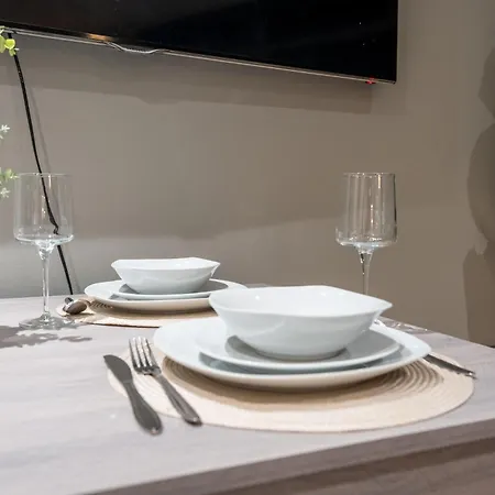 - Stylish With River Views - Sleeps 8 公寓 *