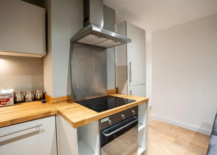 Апартаменти - Stylish With River Views - Sleeps 8