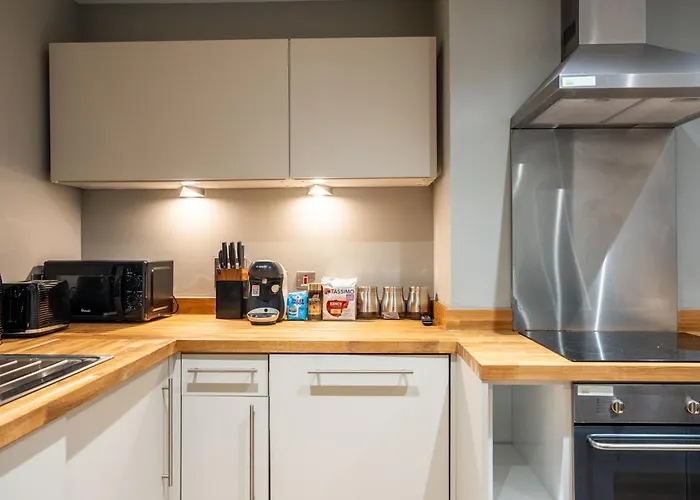 - Stylish With River Views - Sleeps 8 Апартаменти Лідс