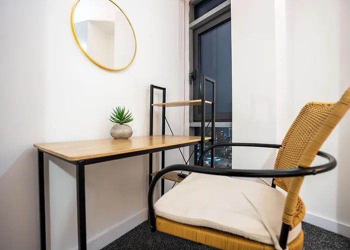 Apartman - Stylish With River Views - Sleeps 8 *