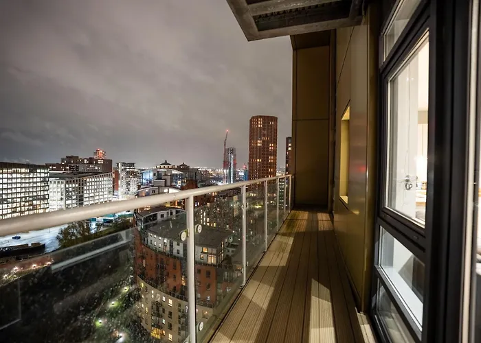 - Stylish With River Views - Sleeps 8 *