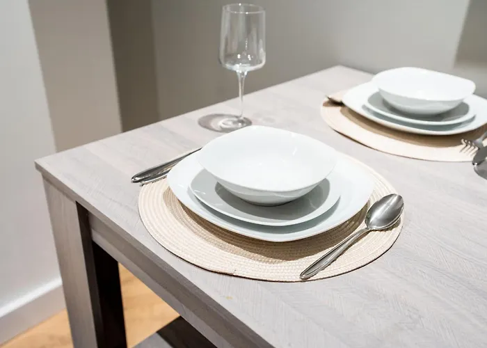 - Stylish With River Views - Sleeps 8