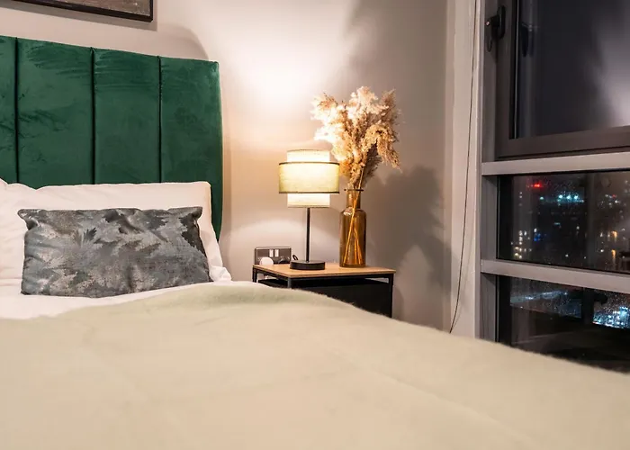 Apartman - Stylish With River Views - Sleeps 8