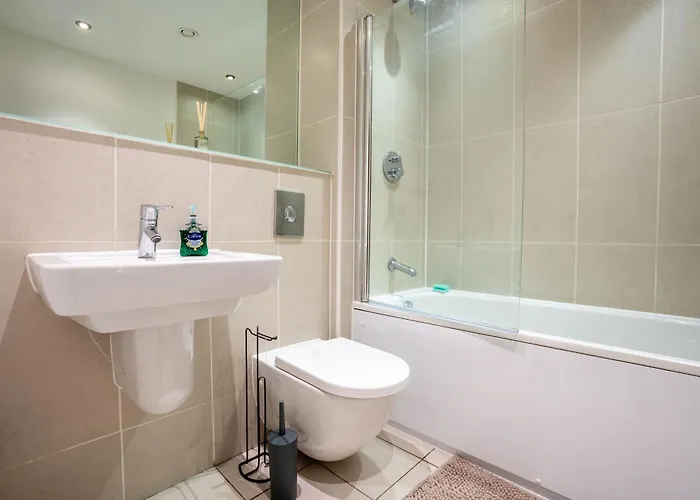 - Stylish With River Views - Sleeps 8 公寓 *