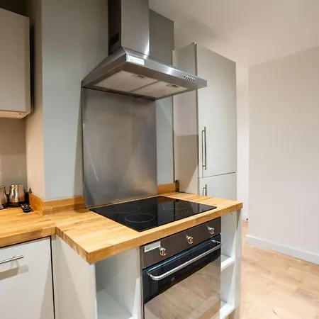 Apartman - Stylish With River Views - Sleeps 8